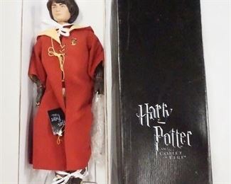 1089 TONNER HARRY POTTER GRYFFINDOR SEEKER DOLL IN ORIGINAL BOX. APP. 16 IN H