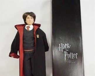 1092 TONNER HARRY POTTER AT HOGWARTS DOLL W/ ORIGINAL BOX. APP. 17 IN H