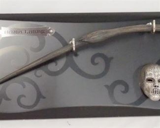 1094 HARRY POTTER THE NOBLE COLLECTION BELLATRIX LESTRANGE DEATH EATER WAND & MASK ON PLAQUE. 17 3/4 IN X 8 IN.