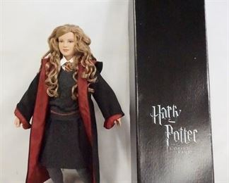 1095 HARRY POTTER TONNER HERMOINE GRANGER AT HOGWARTS DOLL W/ ORIGINAL BOX. APP 16 IN H