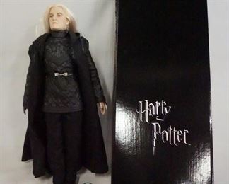 1120 HARRY POTTER TONNER DOLL LUCIUS MALFOY DEATH EATER, COMES W/ STAND, BASE, DEATH EATER MASK & ORIGINAL BOX. 19 IN H