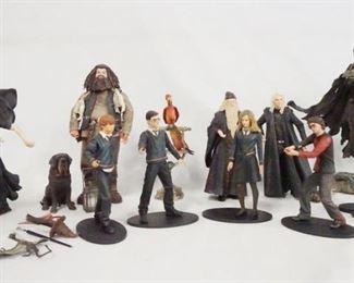 1175 LARGE ASSORTMENT OF LOOSE NECA HARRY POTTER ACTION FIGURES. THE DEATH EATER DUMMY FIGURE'S ARMS NEED REPAIR.