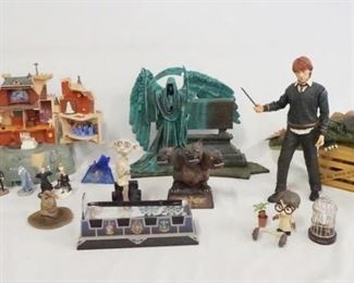 1176 LOT OF MISC. HARRY POTTER COLLECTABLES INCLUDING A 12 IN RON WEASLEY DOLL, A *MAGIC* PEN, BOBBLE HEADS ETC. SOME PIECES MAY HAVE DAMAGE AS FOUND.