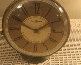 Vintage General Electric clock Model 5H66 
