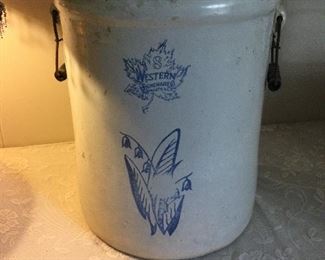 Antique 8 gallon Monmouth Western crock jar with handles 