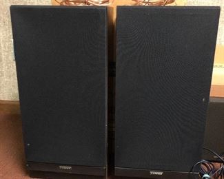 Pair of Fisher speakers, model MS-108.