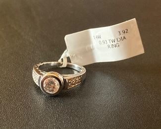 Lot #007---14kw Diamond Ring, total diamond weight: 0.93ct, price: $1,100