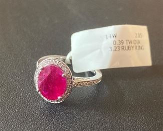 Lot #008---14kw Ruby & Diamond Ring, ruby weight: 3.23ct, total diamond weight: 0.39ct, price: $1,050