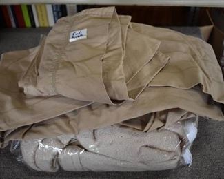 Lot of Full Sized Bed Sheets, Pillowcases, and Heated Comforter | Full Sized