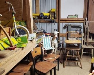 Assorted John Deere collectibles and vintage pieces