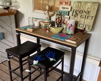 Small bar or kitchen table with stools