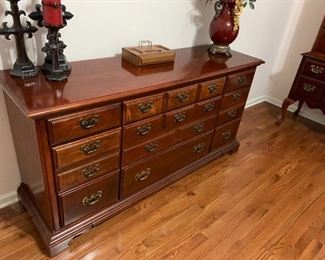 Vintage American Drew Bedroom Set -  matching 6pc cherry wood bedroom set. Includes bed, chest of drawers, dresser, mirror, and 2 nightstands. Matching hardware on all pieces. AMAZING CONDITION! Very heavy set.
-Dresser has 12 drawers in various sizes, all in excellent working condition. Very few minor marks that will most likely clean off easily. No loose parts anywhere.
-Mirror has beautiful bevelled edge with Incredible top on mirror. 
-Tall chest has 9 drawers, different sizes. Almost no marks on entire chest. Nothing loose or broken anywhere.
- 2 Nightstand has 3 drawers, all same size. Very few marks and imperfections. Nothing loose or broken.

 
