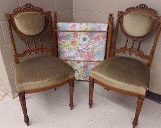 Victorian chairs with quilt rack and colorful quilt