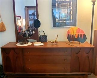 Beautiful  MCM Broyhill Brasilia dresser