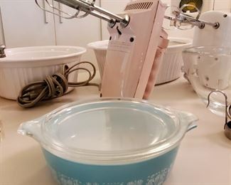 Vintage Pyrex / Vintage Kitchen