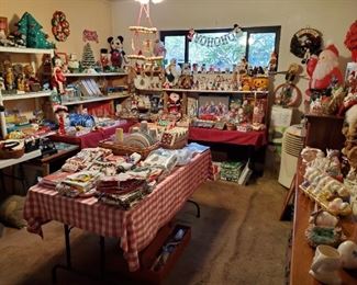 Great vintage Holiday, Toys & Linen's.