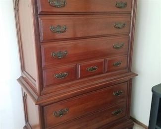 #1&nbsp;$100.00 - Thomasville 6 drawer chest on chest - 41" x 21" x 56 1/2"h
