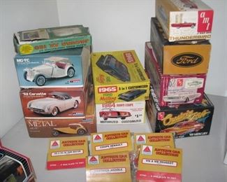 #24  - Vintage car model kit lot 15pcs
