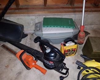 #27 $80.00 - GARDEN EQUIPMENT LOT 
