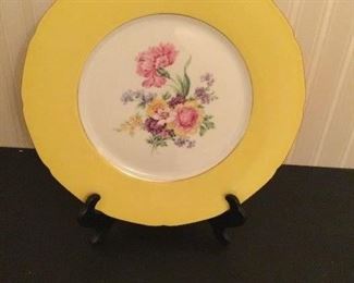 Lenox floral center gold trim dinner plates.   There are 9.  