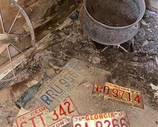 1960s and 1970s license plates, Cast iron kettle