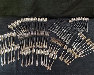 Oneidacraft Deluxe Stainless 76 Pieces