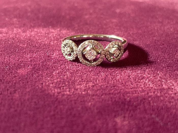 Lot #001---14k Diamond Ring, total diamond weight: 0.40ct, price: $505