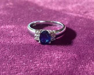 Lot #004---14kw Oval Sapphire & Diamond Ring, total diamond weight: 0.16ct, price: $275