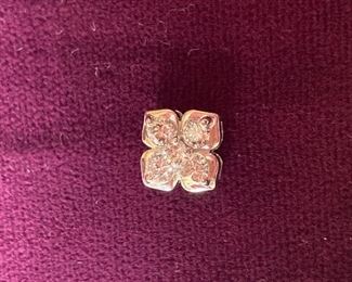 Lot #005---14kw Diamond Pendant, total diamond weight: 0.35ct, price: $170