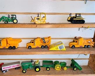 John Deere diecast models & vintage toys