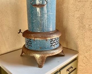 Vintage spatterware enamel oil heater