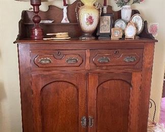 Double drawer cabinet with two