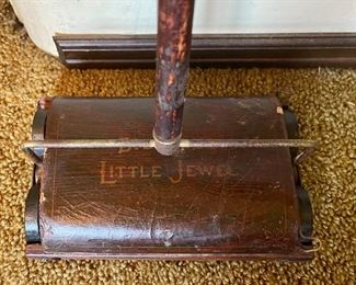 Bissell Little Jewel children’s sweeper 1940s-50s wirh handle . . . works like a champ! 