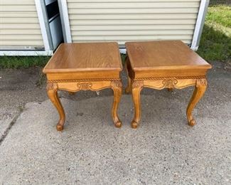 https://www.ebay.com/itm/124847159306	GE6003 - Vintage Oak End Tables $149
