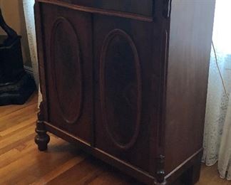 KG0002: Vintage Small Sideboard / Serving Buffet Cabinet Pickup only 