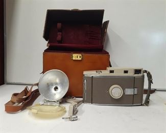 https://www.ebay.com/itm/114940657440	DS8005 Polaroid "Land Camera" The 800 Includes box, flash, flash bulb, camera 
