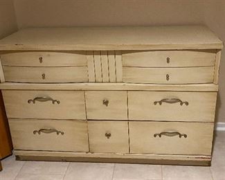 https://www.ebay.com/itm/124857819820	LP4007 Mid Century Modern Low Boy Chest of Drawers
