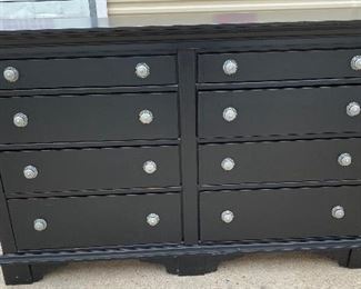 https://www.ebay.com/itm/114940657424	LRM4037 : Black Modern Chest of 8 Drawers / Dresser - Local Pickup
