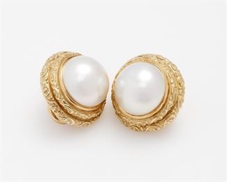 32. Cynthia Bach Mabe' Pearl Button Earrings 18k