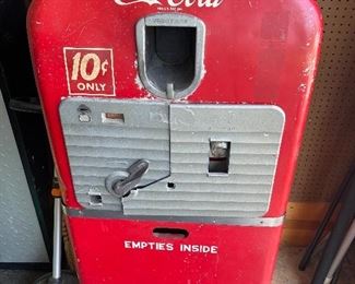 VMC 27 Coke machine Coca-Cola