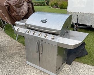 Natural gas commercial charbroil grill
