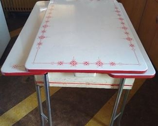 Kitchen table white enamel top with two leaves that pull out