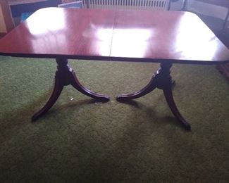 Duncan Phyfe style dining room table. Good condition