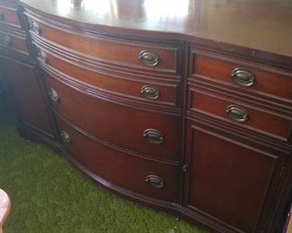 Mahogany buffet, Duncan Phyfe style