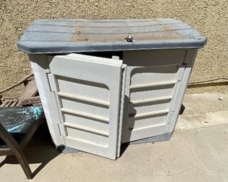 Outdoor storage shed