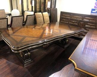 Piazza San Marco dining table