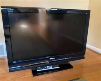 Sony LCD digital color TV Model KDL-32XBR6