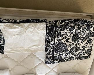 Anthropologie queen set: 1 duvet cover, 2 pillow shams