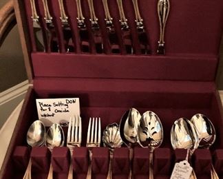 Oneida flatware - place setting for 8 (with chest)