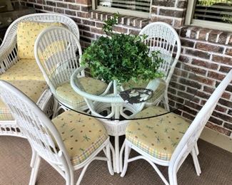 White wicker/glass top table & 4 chairs